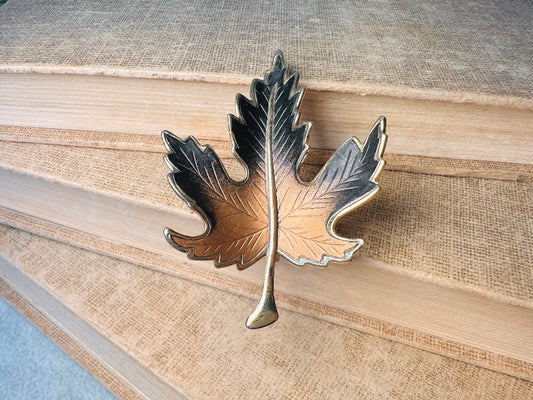 Vintage Leaf Brooch, 80's Small Autumn Pin, Retro Brooch, Vintage Fall Fashion, Gold and Bronzed Brown Leaf Pin, Rustic Woodland Brooch Pin