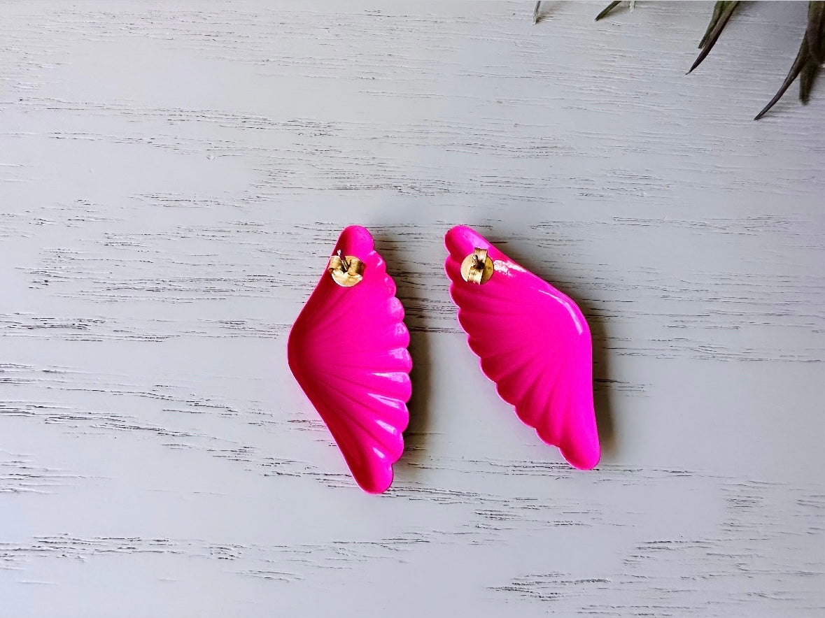 Hot Pink Fan Earrings, Vintage Pink Wing Pierced Earrings, 1980's Earrings, Barbie Pink Enamel Metal 80s Earrings