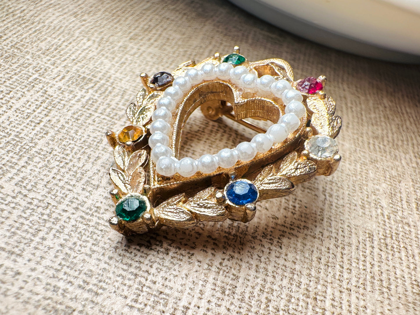 Vintage Heart Brooch, Bridgerton Inspired Romantic Regency Era Cottagecore Gold Heart Pin with Pearls and Rhinestones in Red Green and Blue