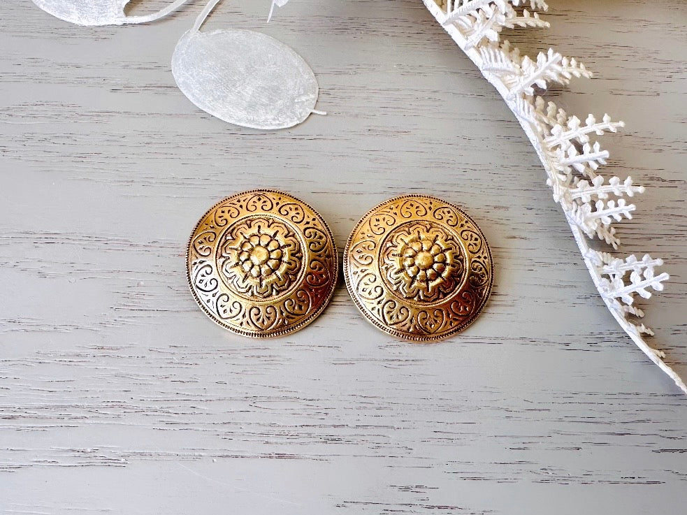 Gold Disc Earrings, Textured Engraved Gold Clip on Earrings, Trending Shield Unique Vintage 70s Earrings, Pretty Cute Earrings Gifts for Her