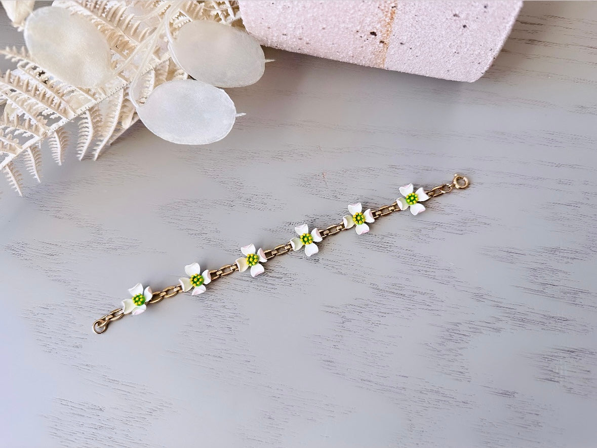 1960's Vintage White Flower Link Bracelet, VTG White Enamel Dogwood Flower 7" Bracelet, Gold Chain, Detailed Green & Blush Upturned Petals