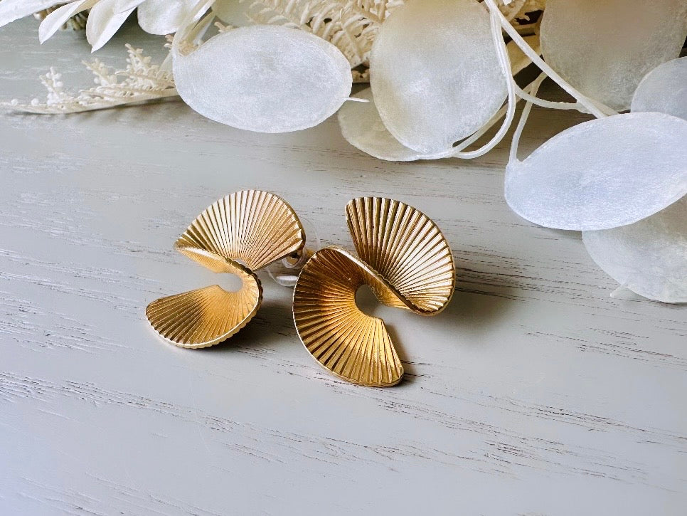 Vintage Gold Earrings, Textured Spiral Twist 80's Earrings, Unique Dimensional Gold Helix Sculptural Pierced Earrings, 1980s Post Earring