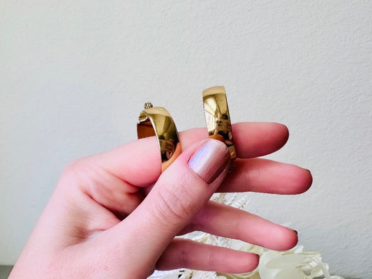 Vintage Gold Hoop Earrings, Classic 1980s Monet Huggie Clip On Earrings, Lightweight Old Money Gold Earrings 1.25" Clip-On Hoops Non-Pierced