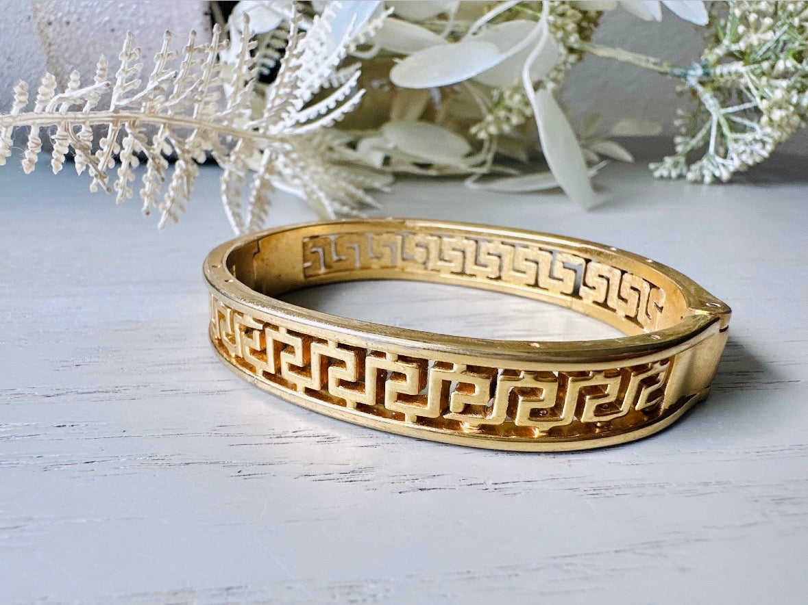 1970s Vintage Gold Greek Key Bracelet, Classic Gold 70s Vintage Bracelet, Textured Etched Gold Hinged Clamper Bracelet for Stacking