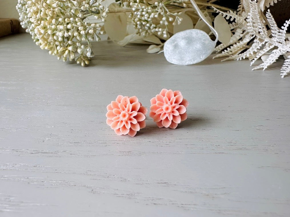 Coral Pink Flower Earrings, Big Dahlia Resin Flower Stud Earrings, Earring Studs in Pretty Dusty Rose, Cute Floral Hypoallergenic Earrings FSE1c