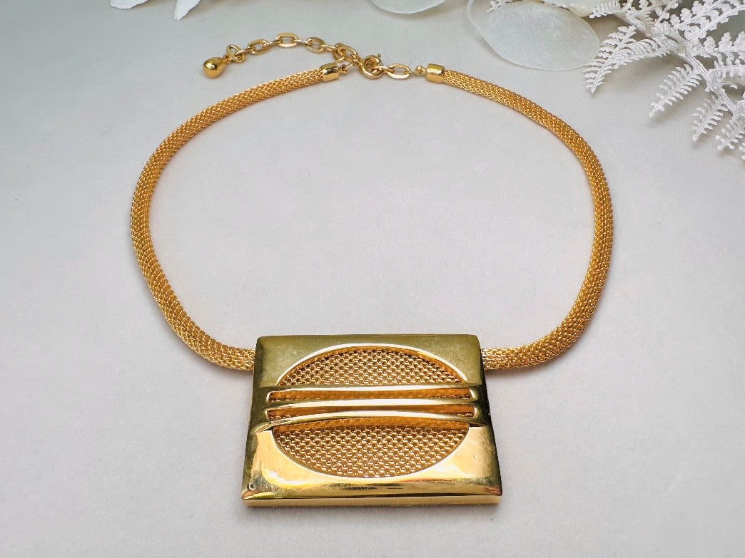 Vintage Gold Mesh Necklace with Unique Geometric Rectangle Pendant, Bold 80s Retro Collar Necklace Gifts for Her