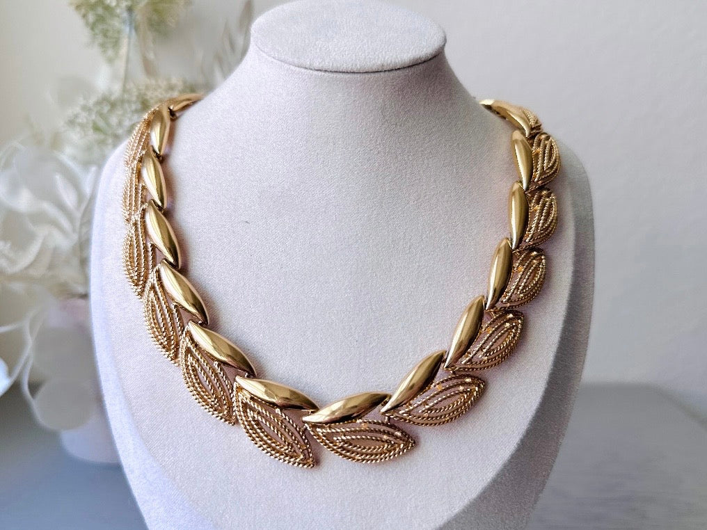 Gold Double Leaf Necklace, Vintage Chunky Gold Necklace, Bold And Beautiful Style, Authentic Vintage Jewelry, Adjustable Gold Leaf Choker