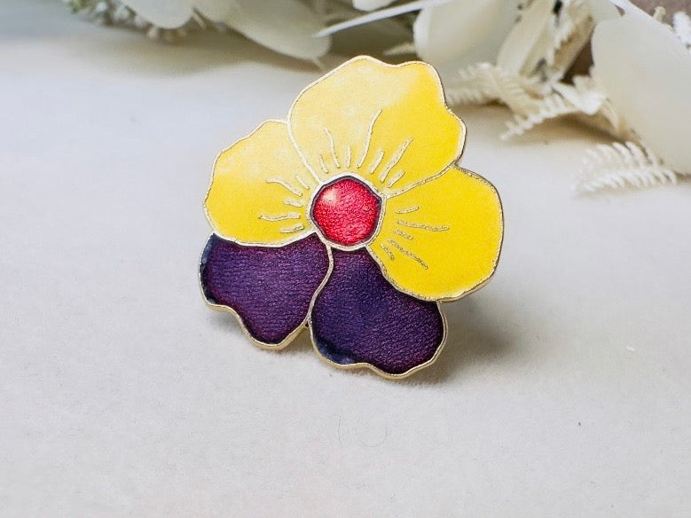 Pansy Flower Ring, Vintage 1978 Sarah Coventry Spring Beauty Enamel Flower Adjustable Ring in Purple and Yellow