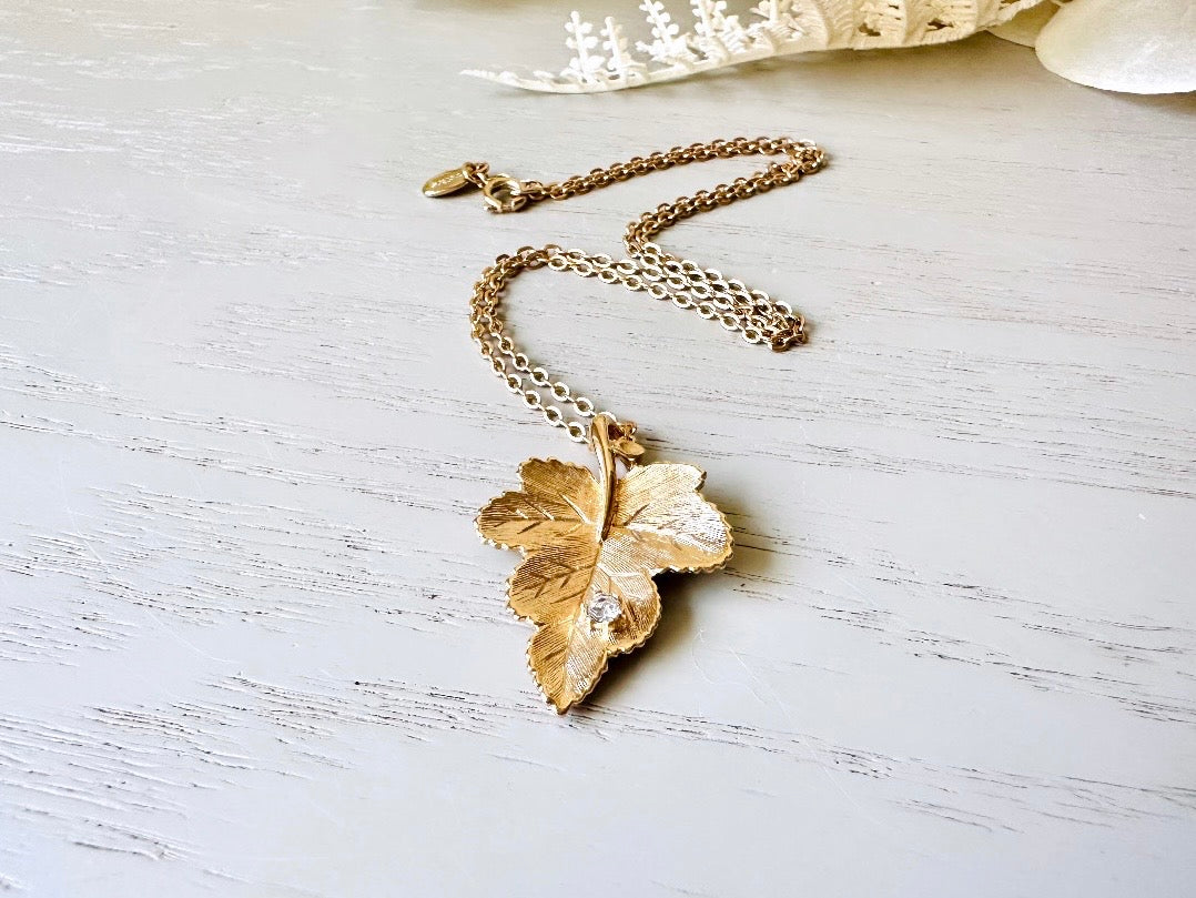 Gold Leaf Necklace, 1978 Vintage Gold Avon Necklace, Gold Leaf Pendant Necklace with Rhinestone, Romantic VTG 70s Gold Chain Necklace, Radiant Leaf Pendant Necklace from Piggle and Pop