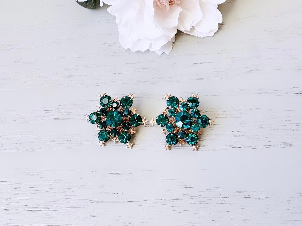 Emerald Cocktail Earrings, Vintage Rhinestone Earrings, Snowflake 1960's Emerald Crystal Clip On Earrings, Winter Glam Holiday Jewelry