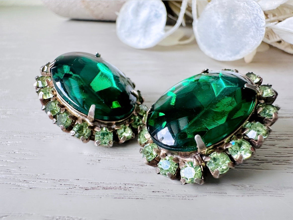 AUSTRIA Glass Crystal Apple good Earrings 1950's Vintage Green Navette Rhinestones