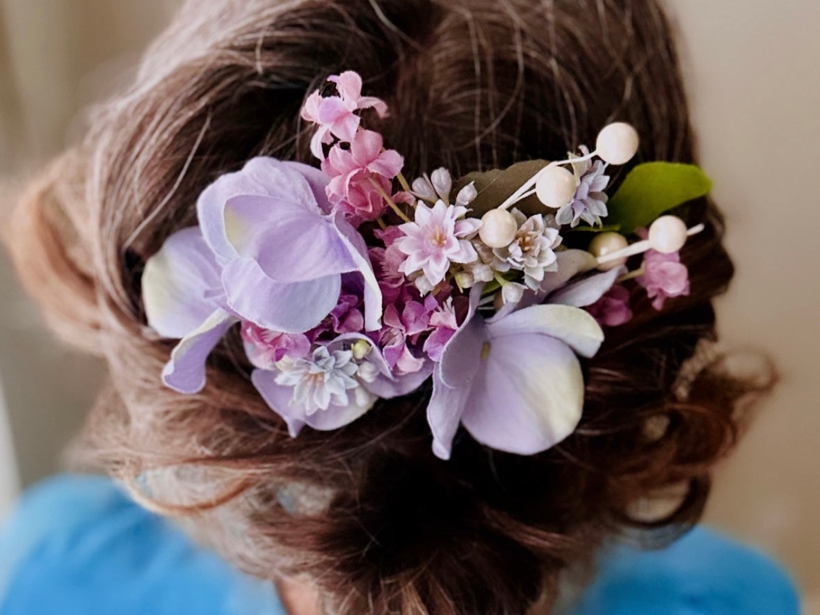 Purple Flower Hair Comb, Gorgeous Spring Bride Hair Comb, Bridal Hair Flowers, Dreamy Floral Wedding Comb, Lilac Floral Hair Accessory