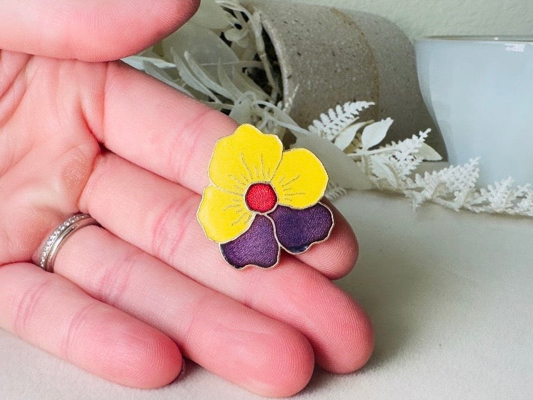 Pansy Flower Ring, Vintage 1978 Sarah Coventry Spring Beauty Enamel Flower Adjustable Ring in Purple and Yellow