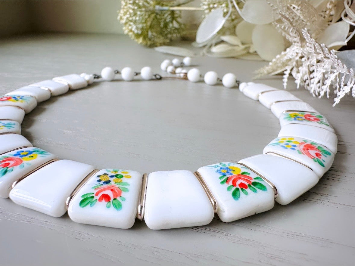 Vintage Milk Glass Choker Necklace, Gorgeous  1950s West German Hand Painted Flower Choker, White Vintage Necklace, Beautiful Bridal Choker