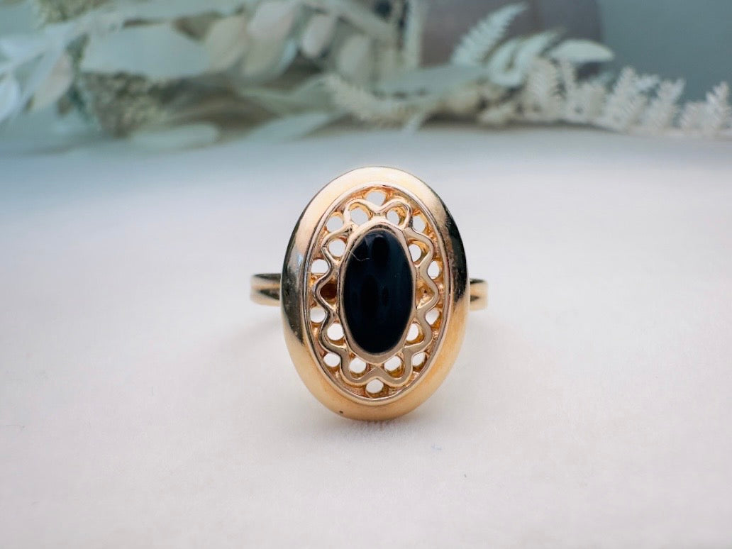 Vintage 1970s Ring, Black and Gold 1979 Sarah Coventry Jet Filigree Ring, Shiny Gold Filigree Oval Ring with Faux Onyx Enamel Center, Size 7