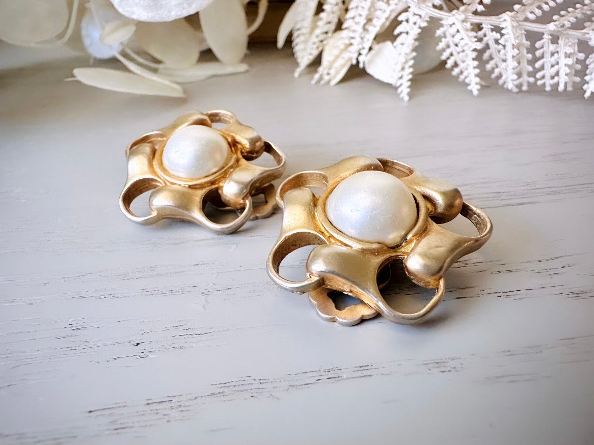 Vintage Pearl Earrings with Gold Chain Border Vintage Clip On Earrings, Classic Gold Earring 1" Clip-Ons for Non-Pierced Ears, Old Hollywood