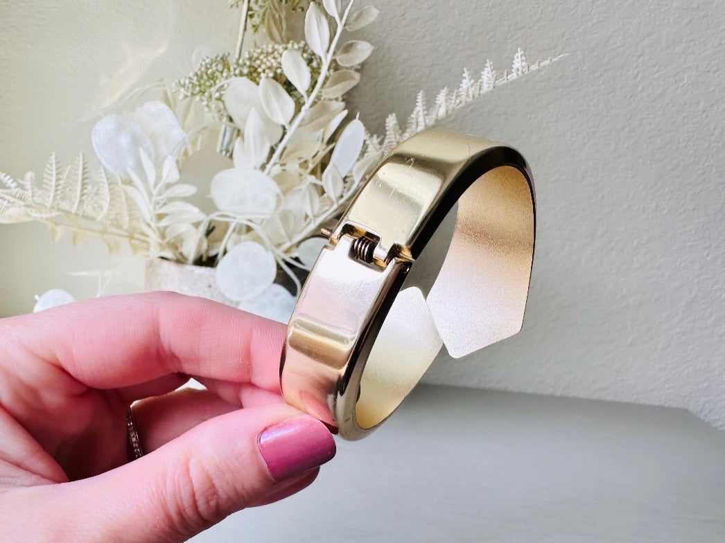 1970s Vintage Gold Cuff Bracelet, Classic Gold Bracelet, 70s Vintage Bracelet, Textured Etched Gold Hinged Clamper Bracelet for Stacking