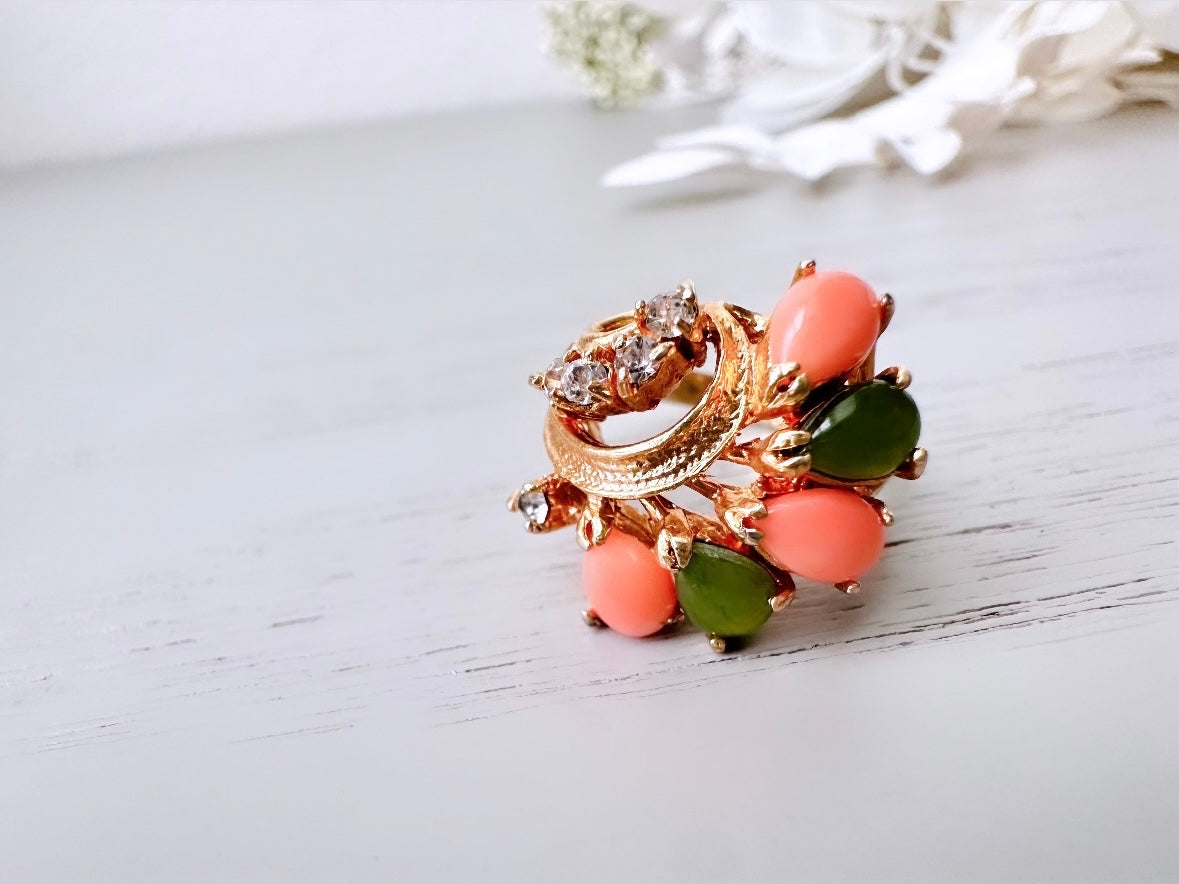 Coral and Jade Vintage Gold Tone Ring, Fitted Size 7.5 Multistone Ring, Unique Gold Cocktail Ring, Wave Shape Stone Retro Costume Ring