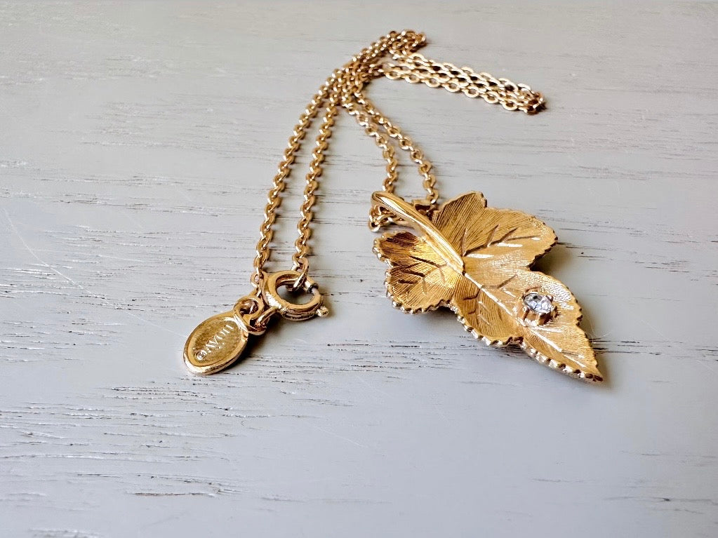 Gold Leaf Necklace, 1978 Vintage Gold Avon Necklace, Gold Leaf Pendant Necklace with Rhinestone, Romantic VTG 70s Gold Chain Necklace, Radiant Leaf Pendant Necklace from Piggle and Pop