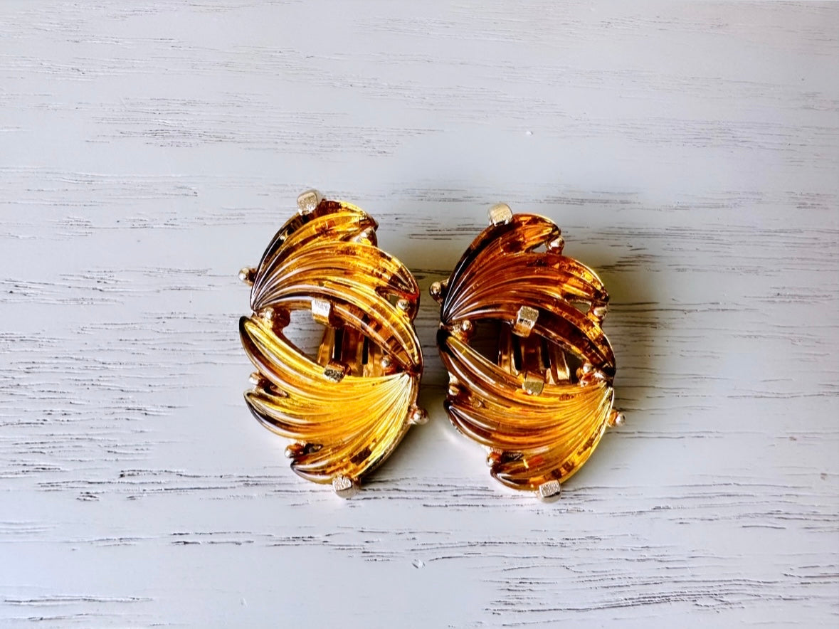 Amber Leaf Earrings, RARE Judy Lee Signed Glass Earrings, 1950s Vintage Gold Tone Molded Caramel Earrings, Fall Foliage Clip-on Earrings