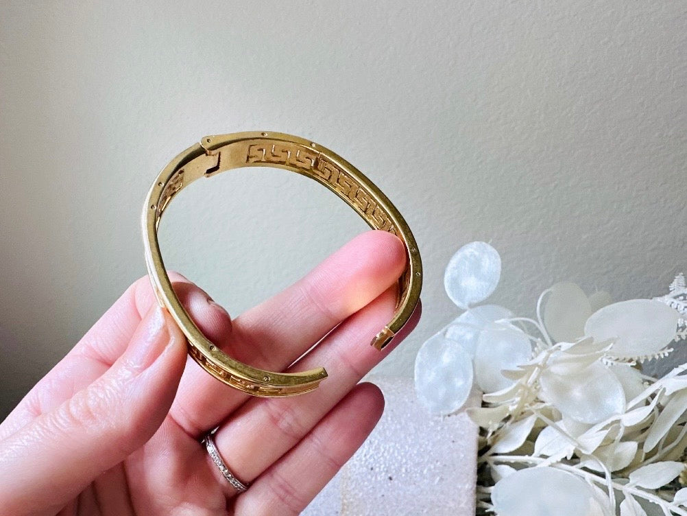 1970s Vintage Gold Greek Key Bracelet, Classic Gold 70s Vintage Bracelet, Textured Etched Gold Hinged Clamper Bracelet for Stacking