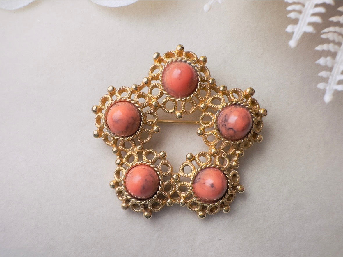 1970s Vintage Valencia Gold Filigree Wreath Brooch