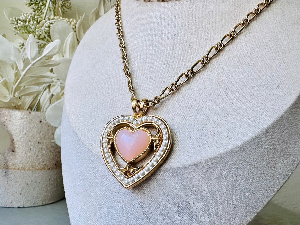 Pink Heart Necklace, 1989 Vintage Necklace,  Faux Pearl Glass Pendant Necklace, Gold Chain Dainty Layering Necklace, Beautiful Gifts for Her