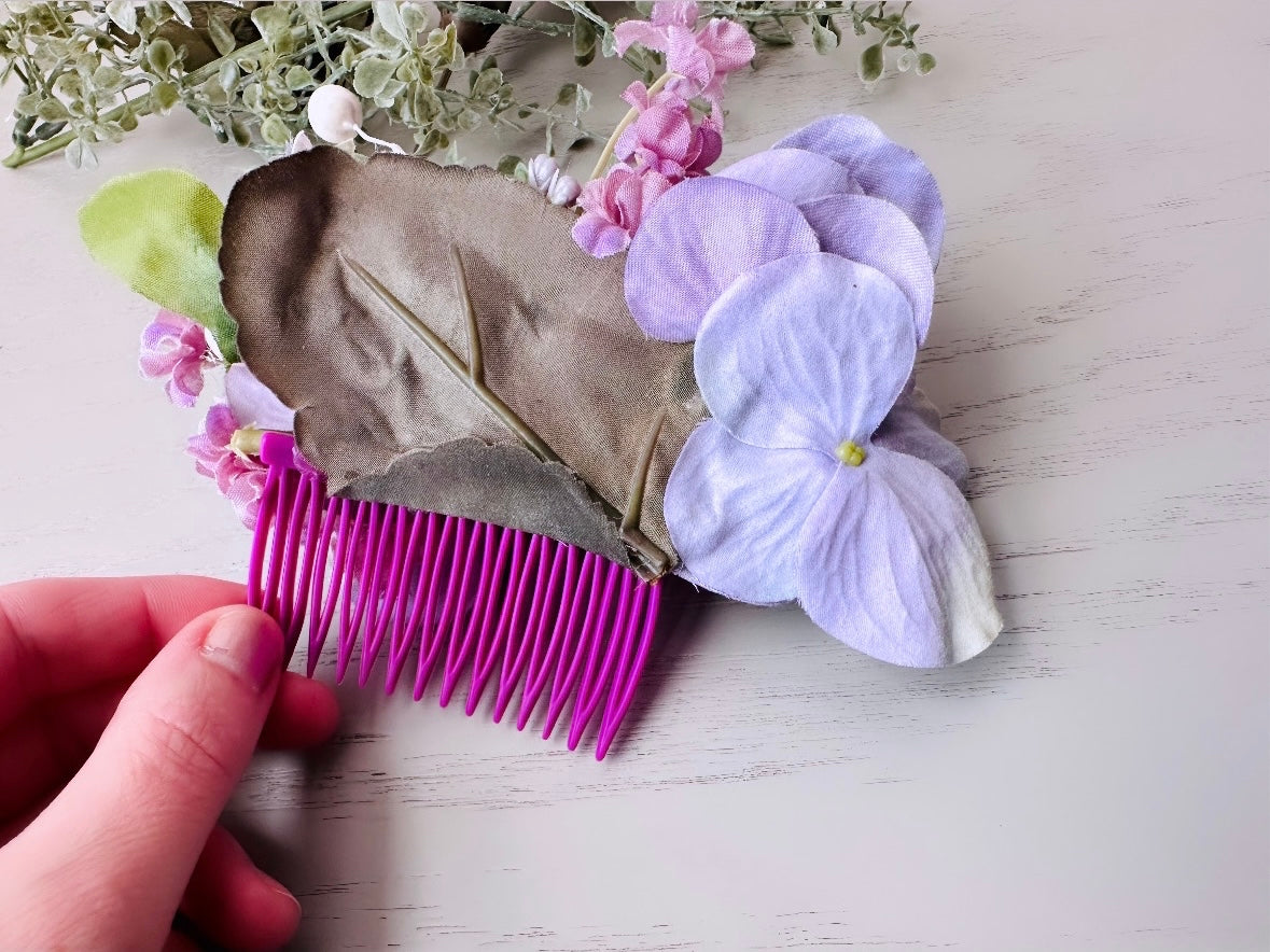 Purple Flower Hair Comb, Gorgeous Spring Bride Hair Comb, Bridal Hair Flowers, Dreamy Floral Wedding Comb, Lilac Floral Hair Accessory