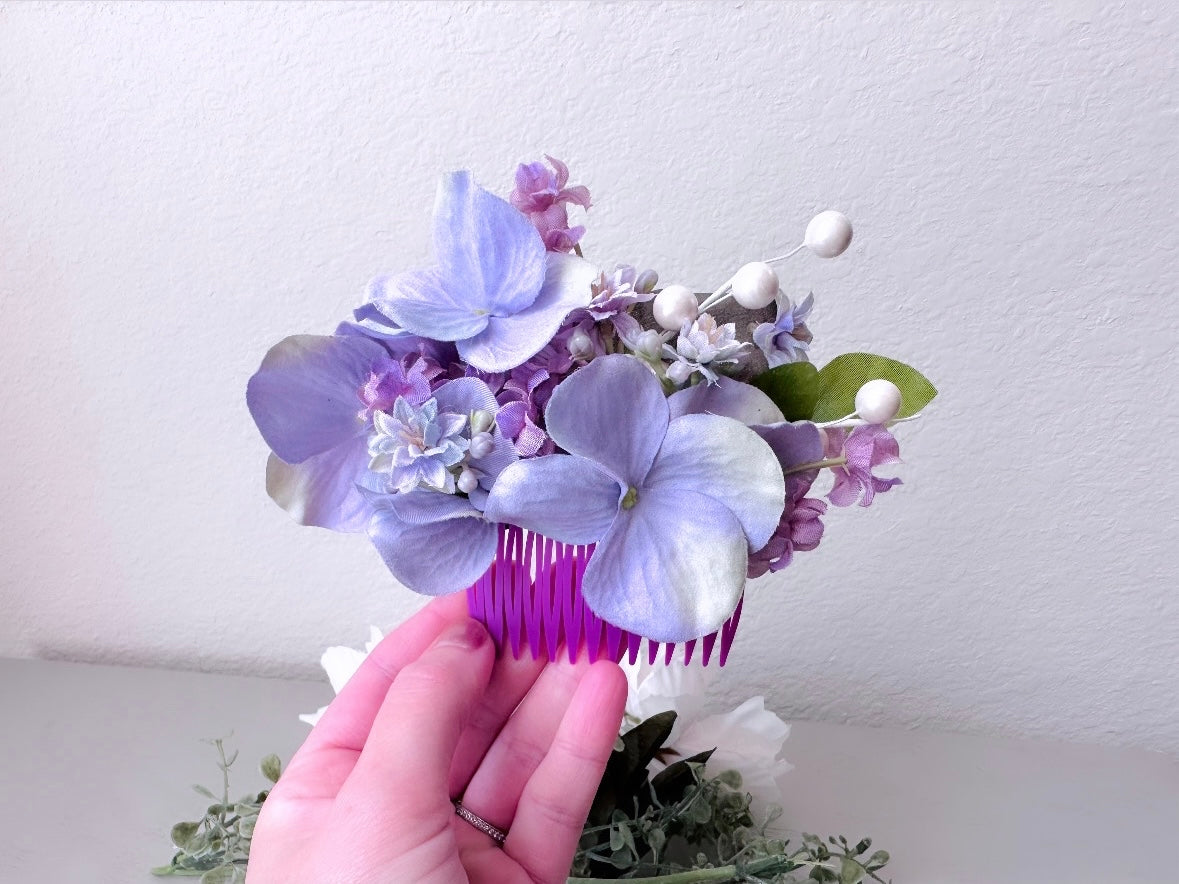 Purple Flower Hair Comb, Gorgeous Spring Bride Hair Comb, Bridal Hair Flowers, Dreamy Floral Wedding Comb, Lilac Floral Hair Accessory