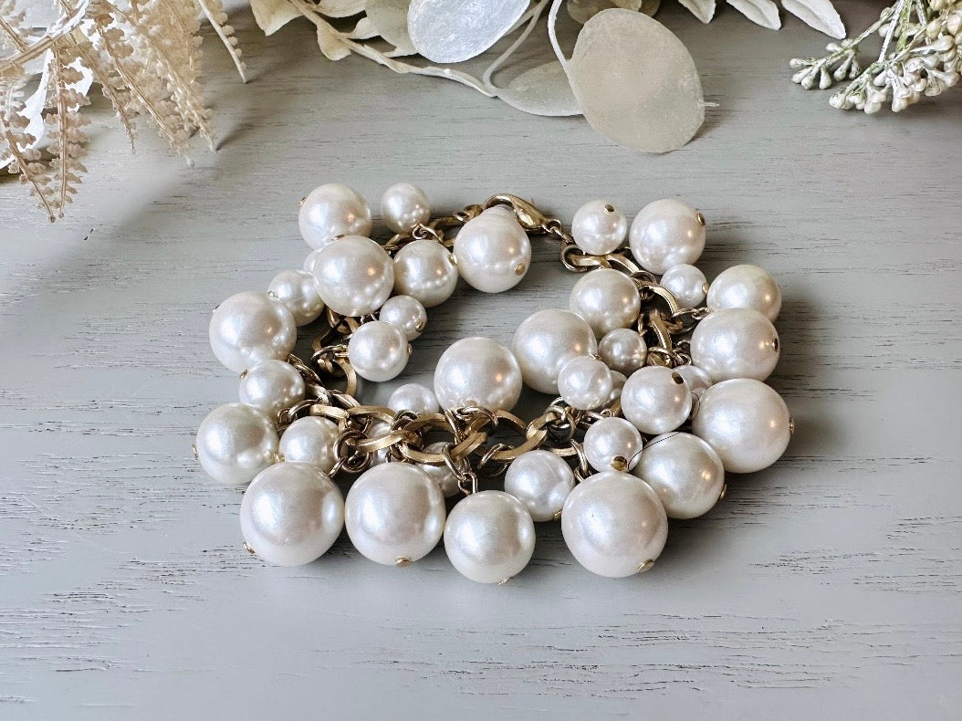 Vintage Pearl Charm Bracelet, Pretty Cream Faux Pearl & Gold Chain Bracelet, Vintage Gifts for Her 7” Long Beautiful White and Gold Bracelet