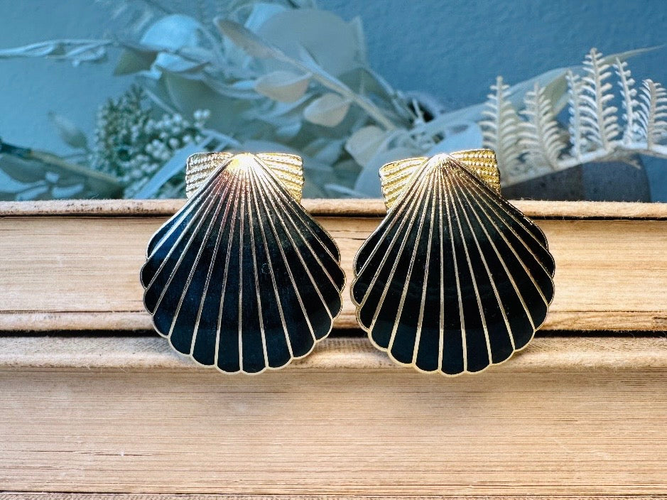Vintage Black Shell Earrings, Gold Scallop Shaped Cloisonné Earrings, Black Enamel 80's Clip On Earrings, Whimsical Beach Summer Jewelry