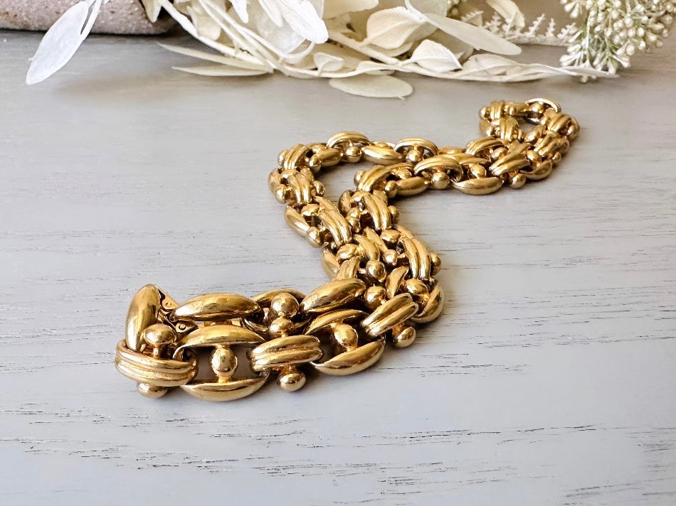 Gold Chain Choker, Vintage Antique Gold Chain Necklace, Unsigned Interlocking Necklace, Gold Plated 1970s Vintage, Great for Layering