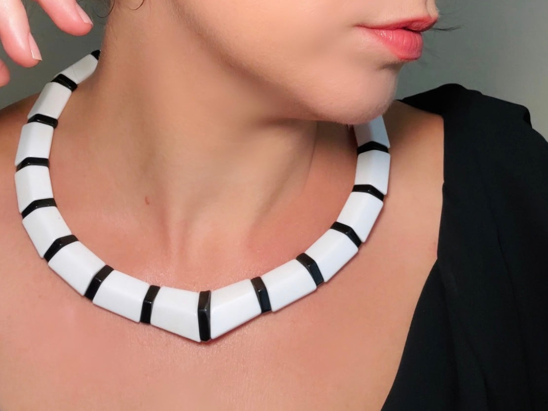 Black and White Vintage Necklace, Vintage Chunky Striped Acrylic Statement Necklace, 1980s does 1960s Retro Mod Collar Necklace