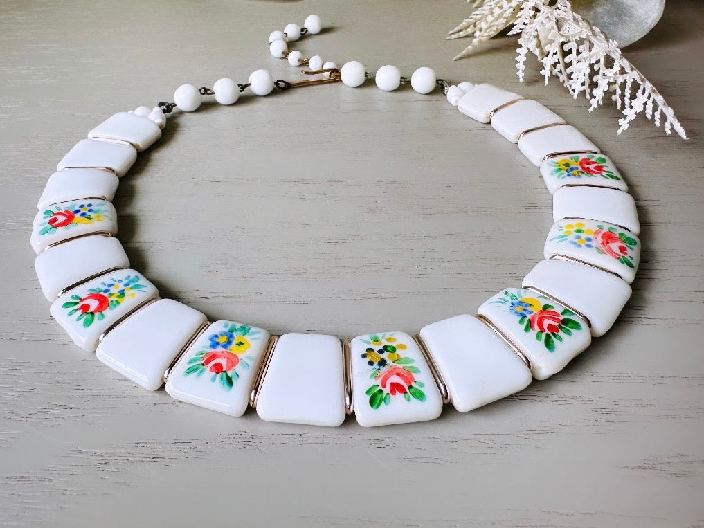 Vintage Milk Glass Choker Necklace, Gorgeous  1950s West German Hand Painted Flower Choker, White Vintage Necklace, Beautiful Bridal Choker