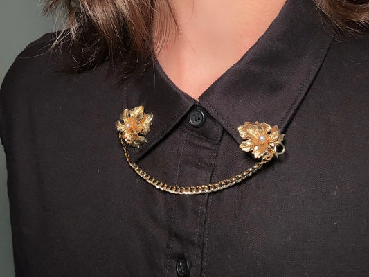 1940s Vintage Sweater Clips, Gold Leaf Collar Clips with Cream Pearls, Old Money 40s Classic Vintage Accessories, Floral Cardigan Cape Clips