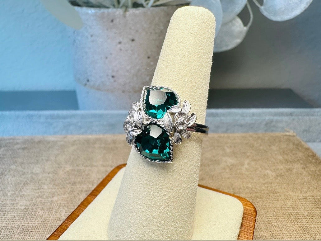 Vintage 70s Ring, Double Heart Love Story Ring Emerald 1973 May Birthstone Cocktail Ring, Chunky Costume Jewelry, Vintage Sarah Coventry