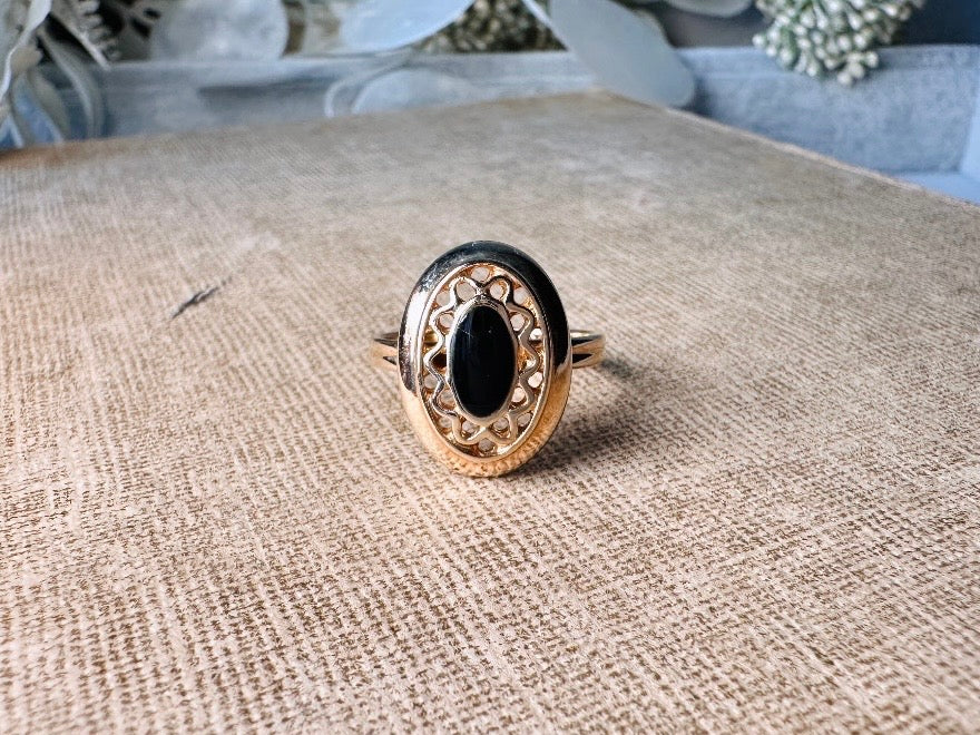 Vintage 1970s Ring, Black and Gold 1979 Sarah Coventry Jet Filigree Ring, Shiny Gold Filigree Oval Ring with Faux Onyx Enamel Center, Size 7