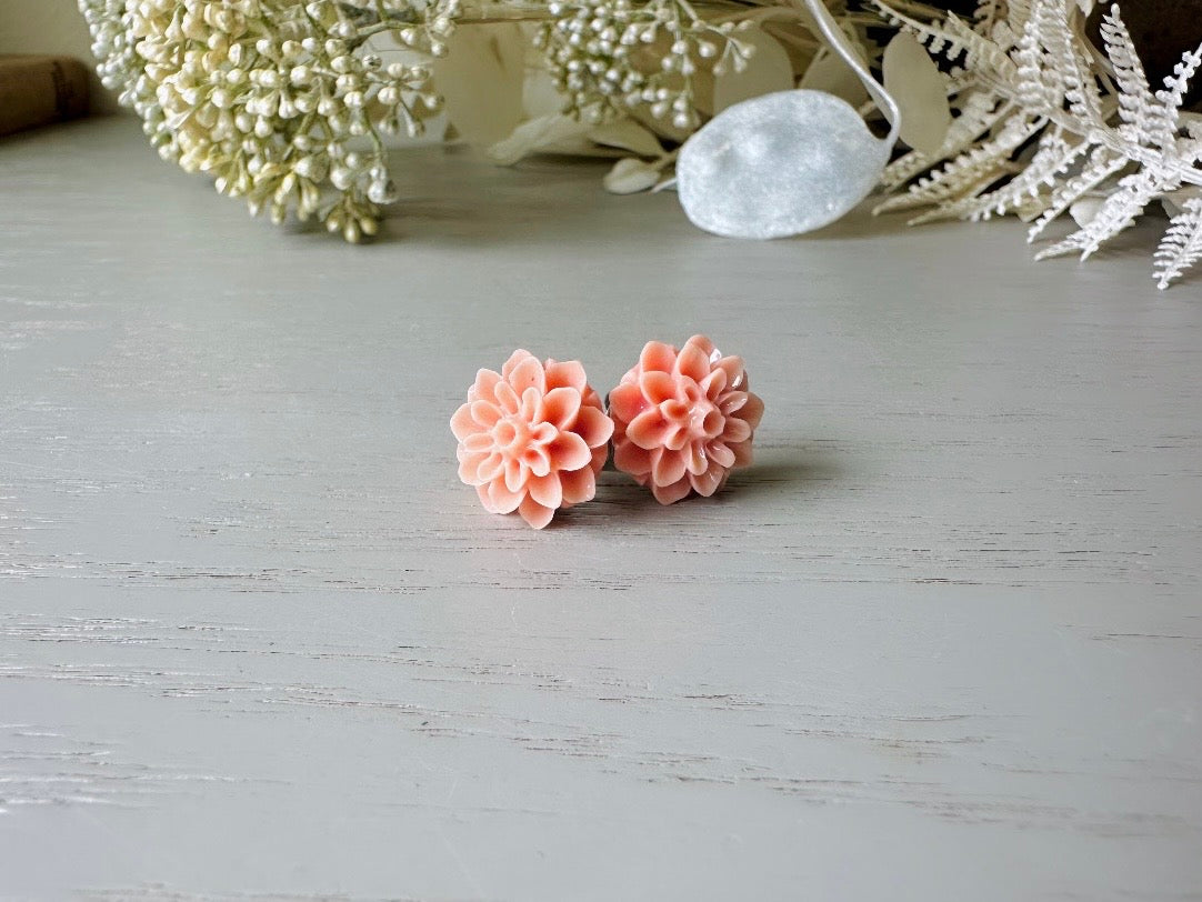 Coral Pink Flower Earrings, Big Dahlia Resin Flower Stud Earrings, Earring Studs in Pretty Dusty Rose, Cute Floral Hypoallergenic Earrings FSE1c