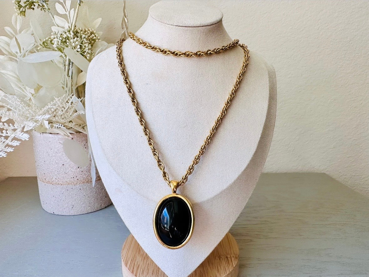 Vintage Onyx Necklace, 80s Designer Trifari Gold Necklace w Large Black Stone Pendant, Long or Doubled  Up, Authentic 1980s Trifari Necklace from Piggle and Pop