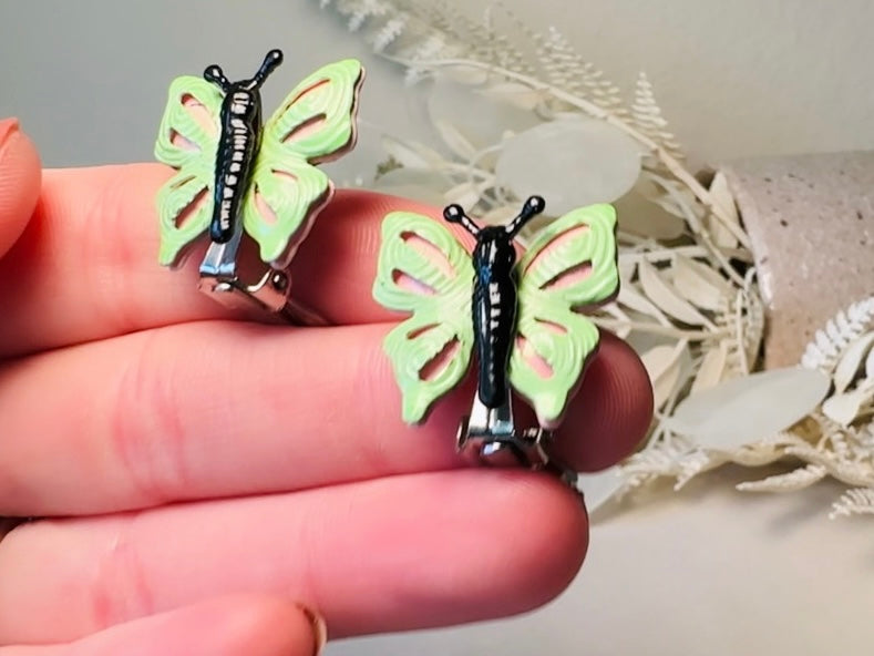 Butterfly Earrings, 1970s Vintage Earrings in Green and Pink, Unique Colorful Enamel Clip-On Statement Earrings, Pretty Pastel Butterflies