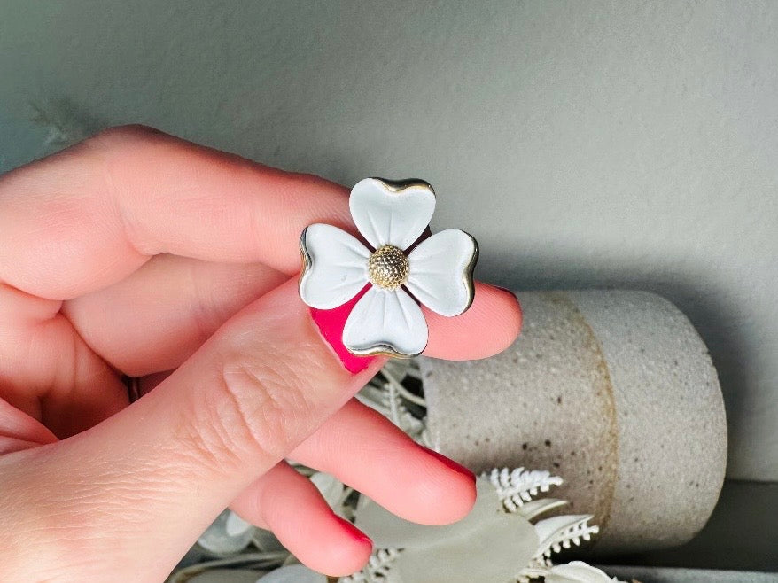 White Dogwood Brooch with Gold Trim, Vintage Flower Brooch, White Enamel Floral Pun, Pretty Flower Shabby Chic Wedding Something Old Bride