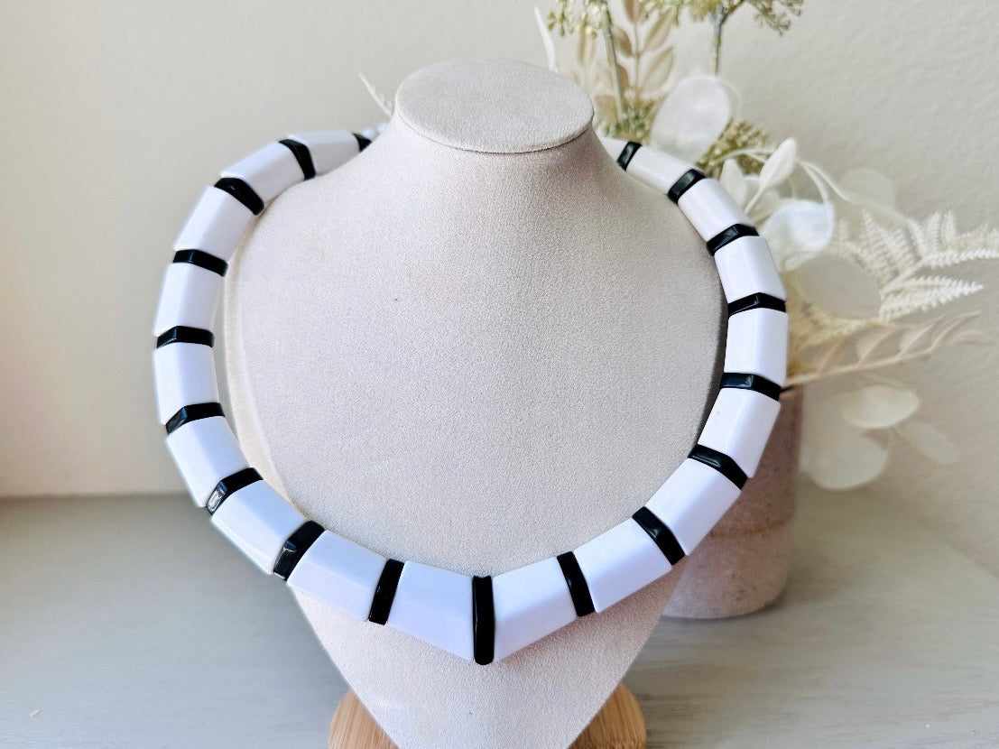 Black and White Vintage Necklace, Vintage Chunky Striped Acrylic Statement Necklace, 1980s does 1960s Retro Mod Collar Necklace