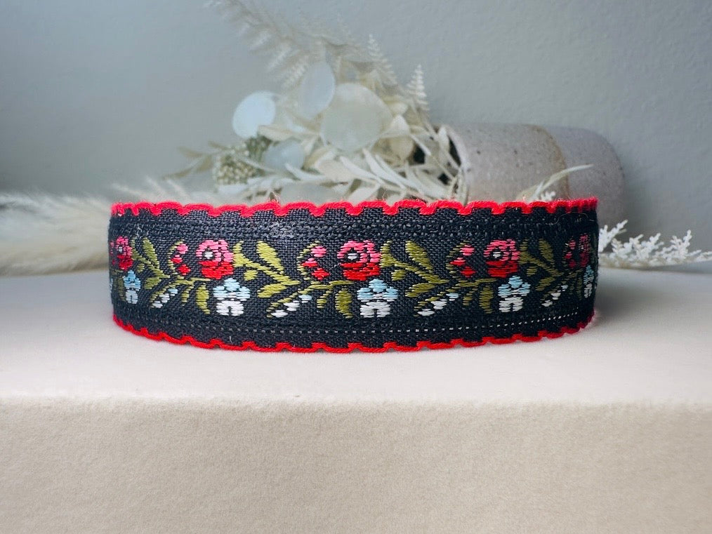 Vintage Flower Choker, Handmade Double Sided Reversible Black Velvet Necklace with Victorian Rose and Forget-me-nots Jacquard Ribbon