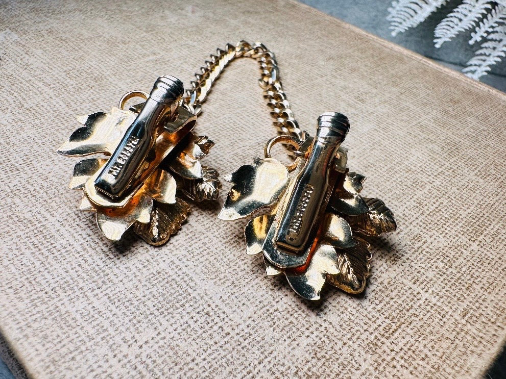 1940s Vintage Sweater Clips, Gold Leaf Collar Clips with Cream Pearls, Old Money 40s Classic Vintage Accessories, Floral Cardigan Cape Clips