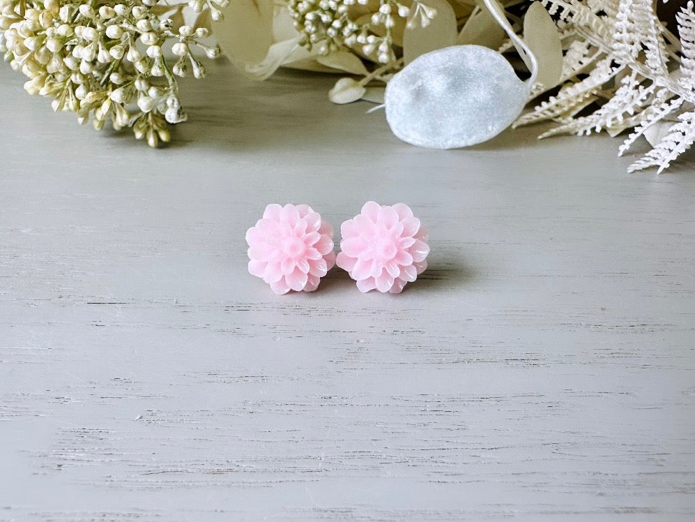 Light Pink Flower Dahlia Earrings, Resin Flower Stud Earrings, Big Earring Studs in Pretty Baby Pink, Cute Floral Hypoallergenic Earrings FSE1c