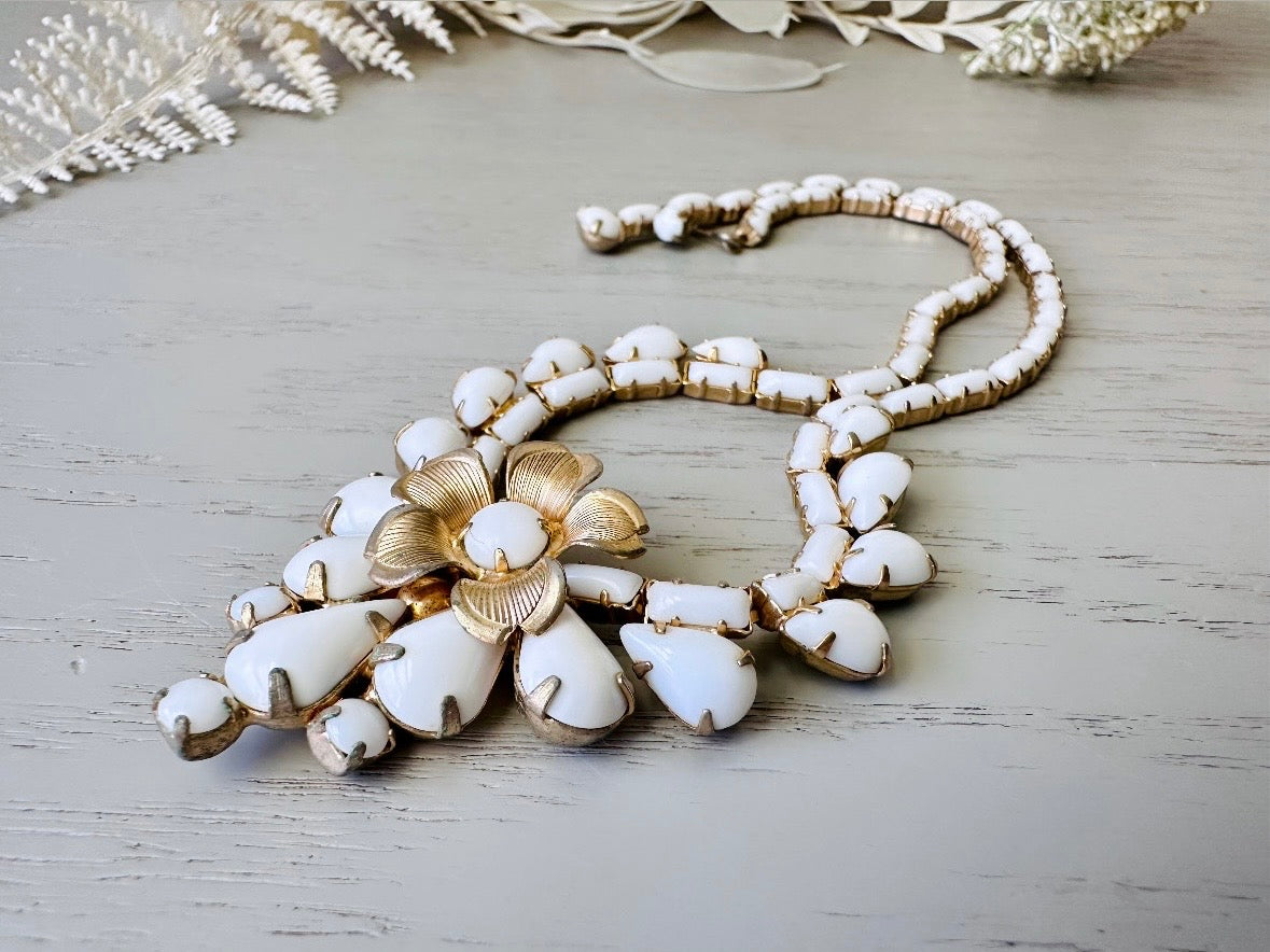 Vintage WEISS Necklace, White Milk Glass Necklace, Gold 15" Flower Choker with Prong Set Vintage Milk Glass, Romantic Choker Necklace