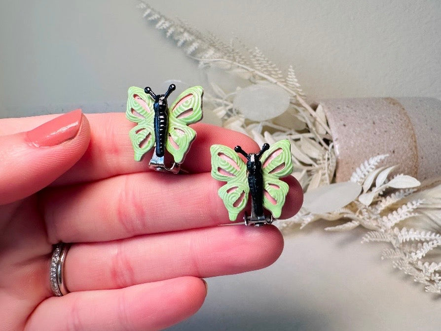 Butterfly Earrings, 1970s Vintage Earrings in Green and Pink, Unique Colorful Enamel Clip-On Statement Earrings, Pretty Pastel Butterflies