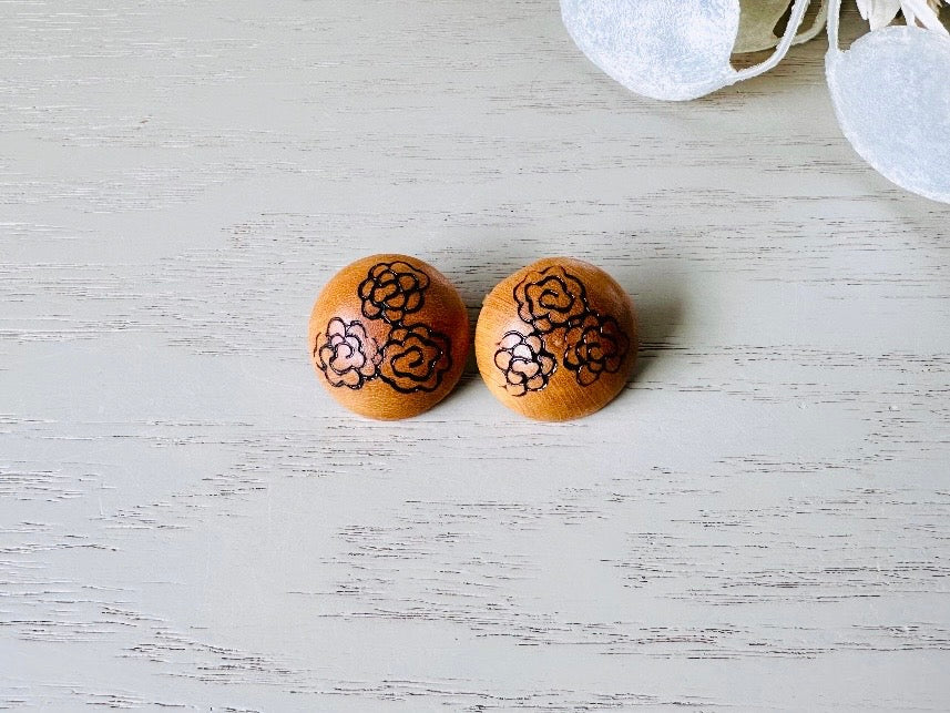 Vintage Wood Burned 1970s Earrings, Vintage Clip On Earrings, 70s Bohemian Wood Button Earrings with Black Carved Flowers, Unique Vintage