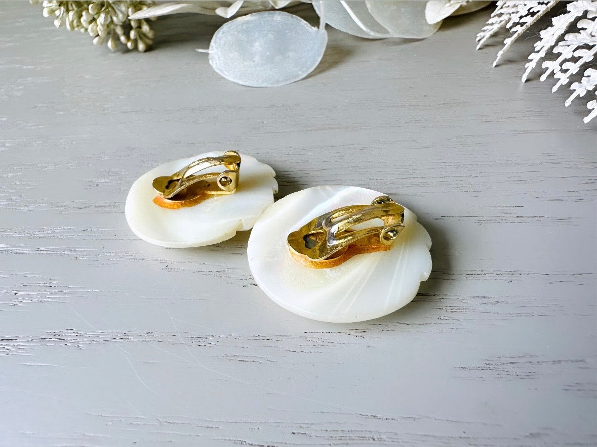 Iridescent White Shell Earrings, Round Carved Shell Clip On Earrings, 1980s Fashion Earrings