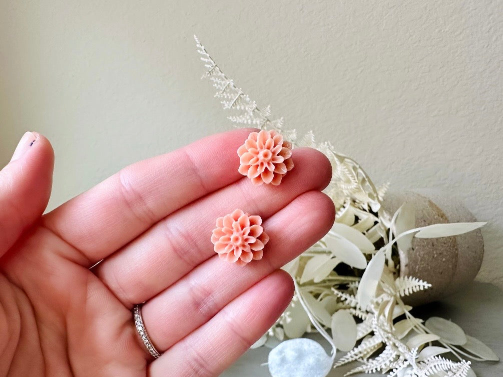 Coral Pink Flower Earrings, Big Dahlia Resin Flower Stud Earrings, Earring Studs in Pretty Dusty Rose, Cute Floral Hypoallergenic Earrings FSE1c